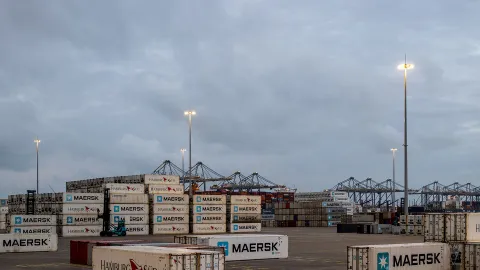 BRITELINE floodlights controlled by Schréder EXEDRA deliver sustainable lighting in Rotterdam Port