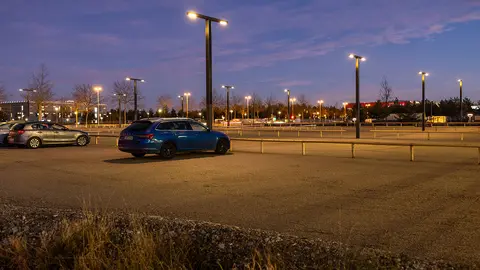 Autonomiczne systemy solarne VERTICALIS zapewniają bezpieczny i przyjazny parking dla pracowników siedziby firmy Arthrex w Monachium